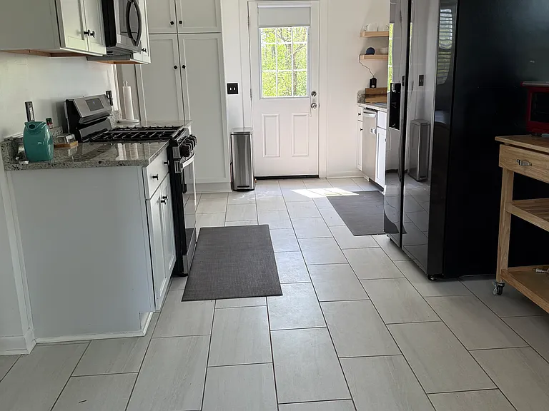 702 Joyce Ln — Photo 7