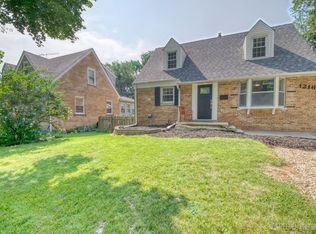 1216 Manchester Rd, Wheaton, IL 60187