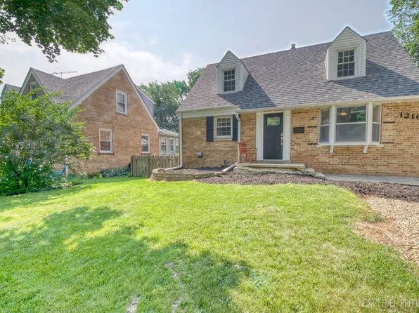 1216 Manchester Rd, Wheaton, IL 60187