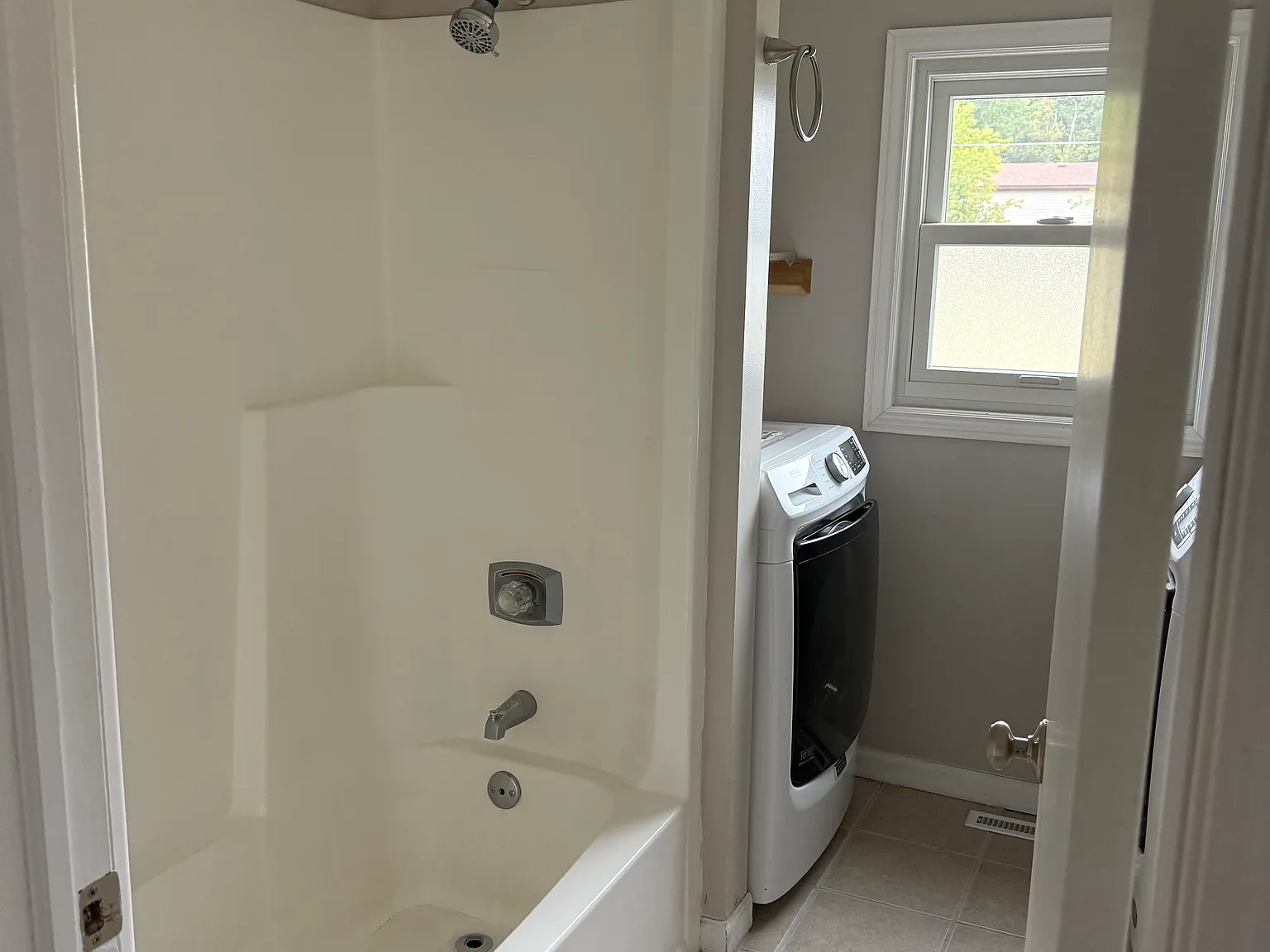 3 bed, 1.5 bath, 1100 sqft, $2,000 — Photo 3