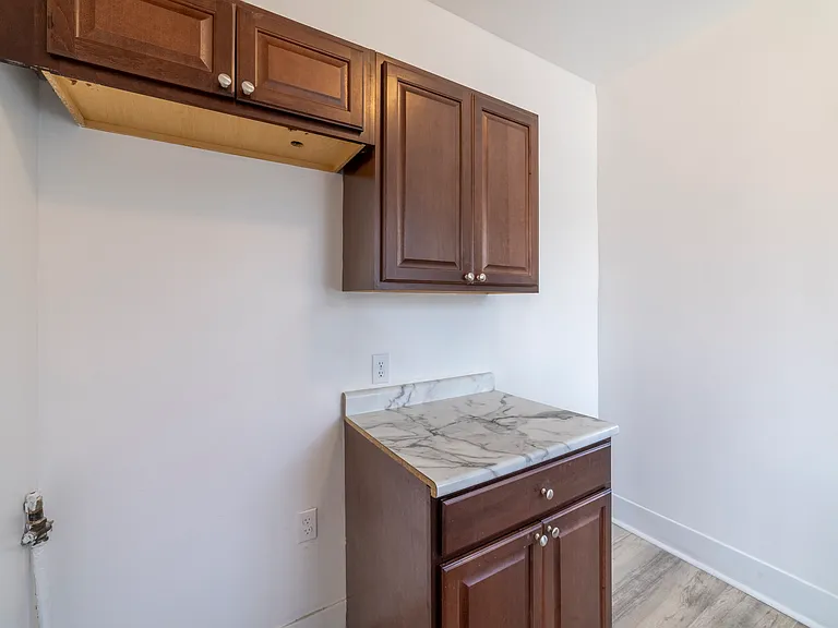 553 Highland St — Photo 14