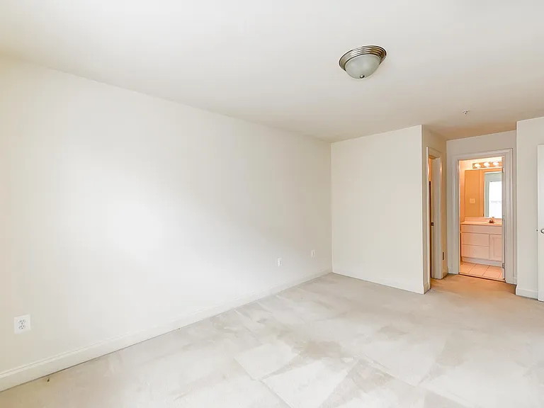 3422 Wilson Blvd — Photo 22