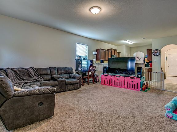 4th image of 1209 Lombardy Dr