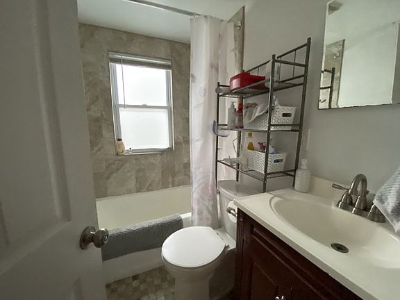 4th image of 136-138 Burget Ave