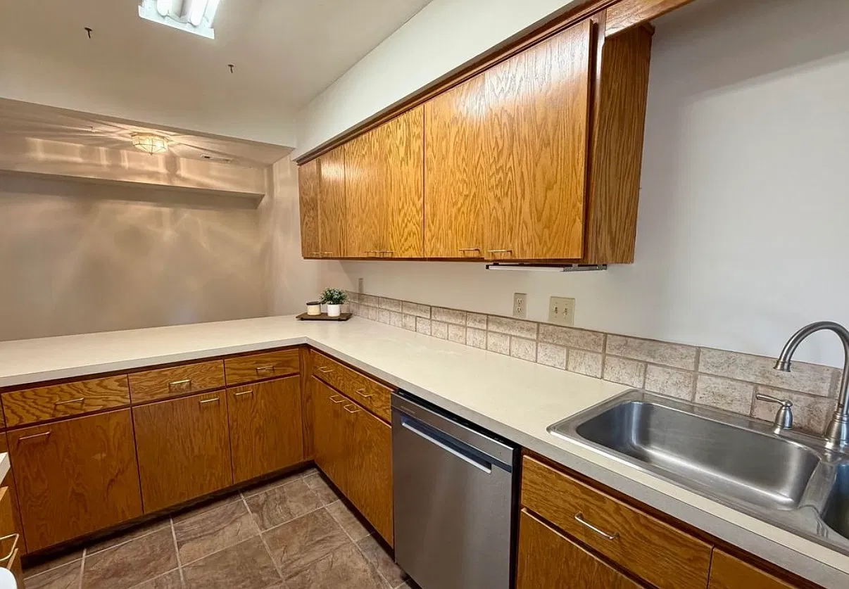 3 bed, 955 sqft, $1,850 — Photo 1