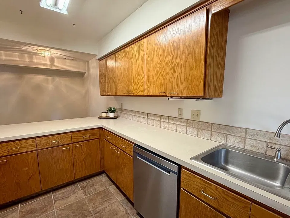 211 Summertree Ln