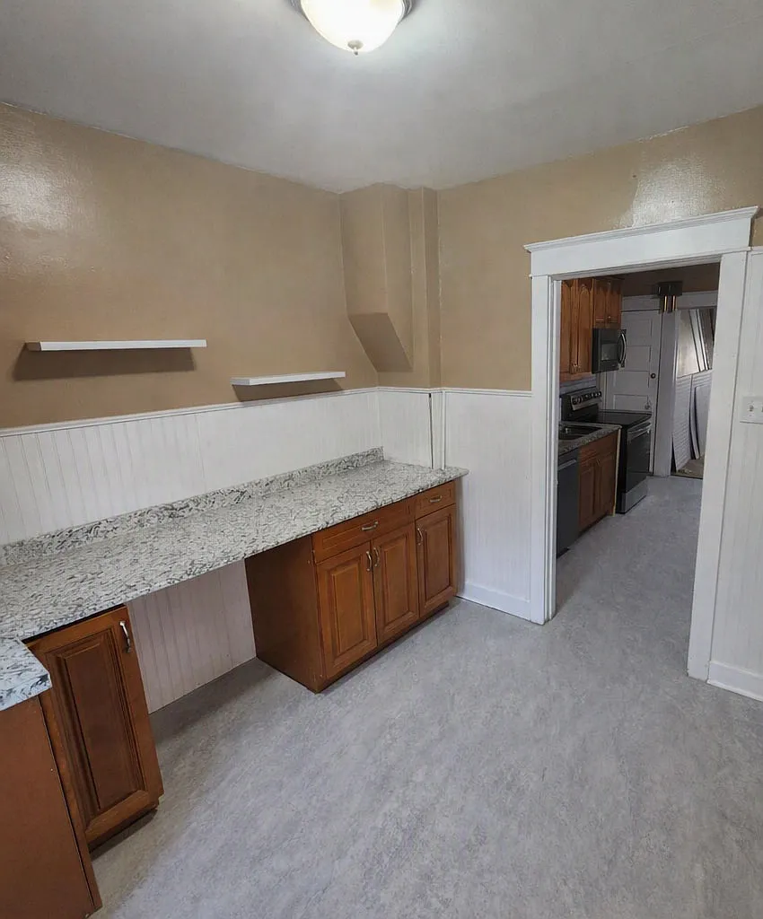 4 bed, 1.5 bath, 1408 sqft, $2,300 — Photo 2