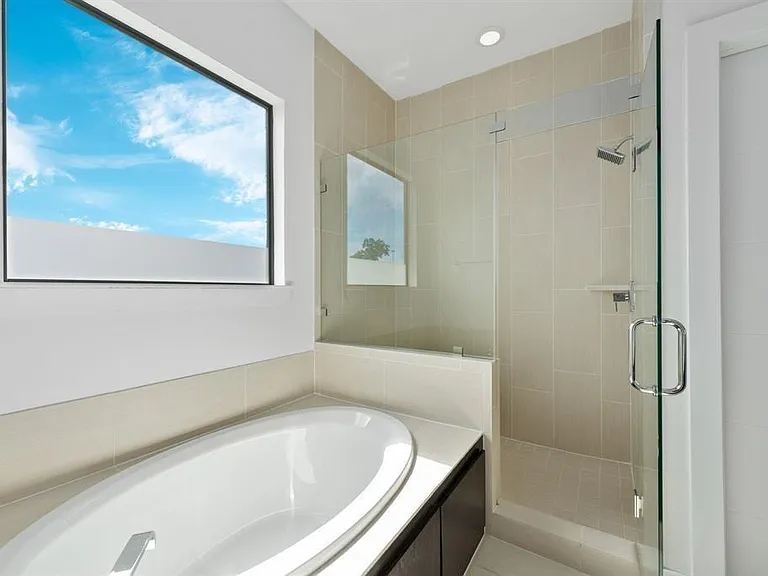 6127 Clyde St #B — Photo 23