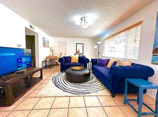 1111-18555 Collins St, Tarzana, CA 91356