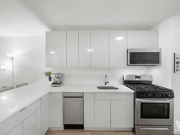 5th image of 5900 Arlington Avenue #10R