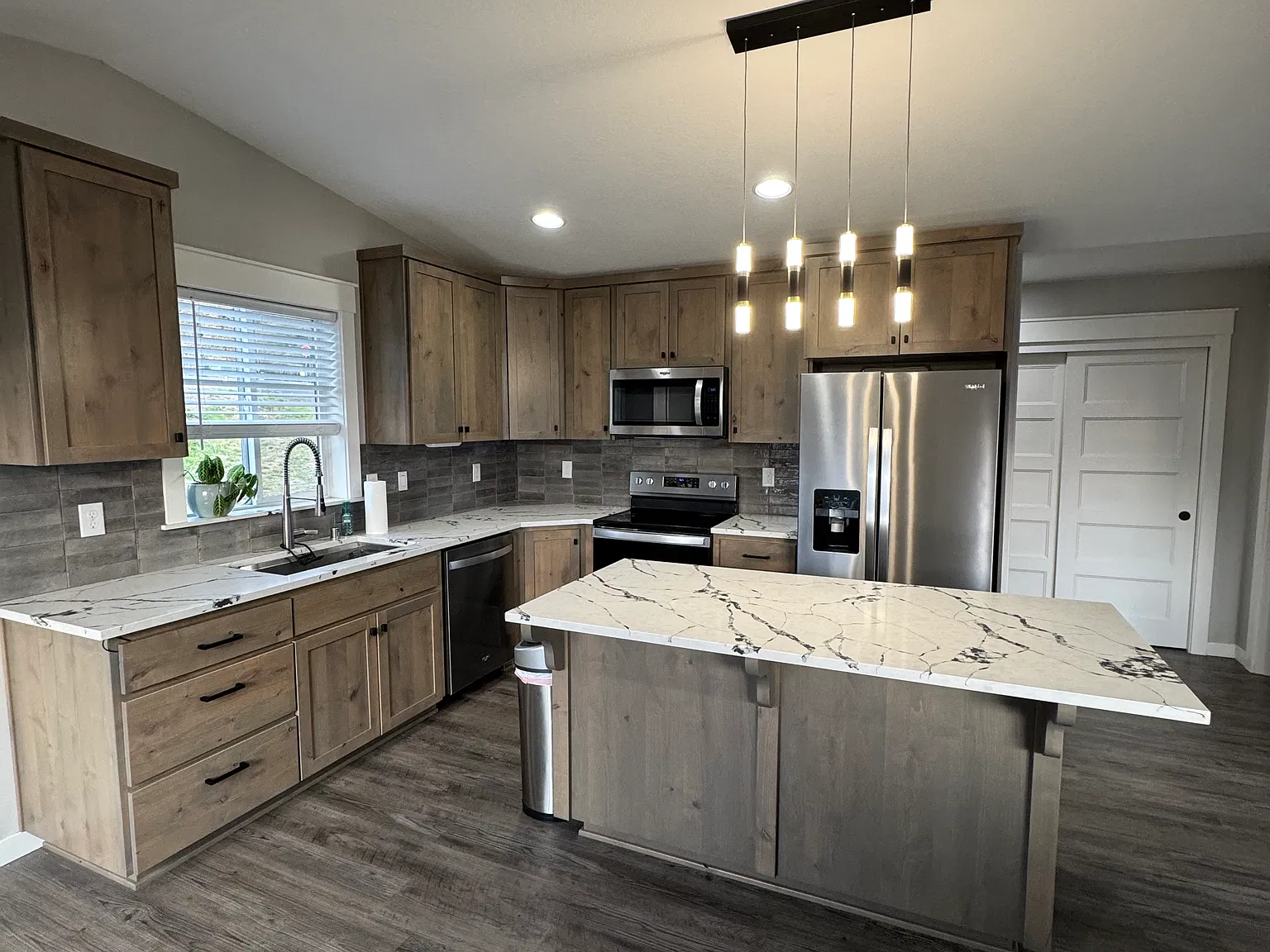 1 bed, 900 sqft, $2,150 — Photo 2