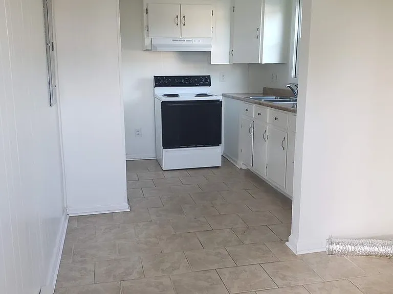 224 Lamont St — Photo 12