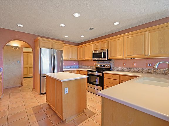 5th image of 12 Featherbush Ct