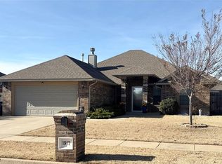 1917 Hebron Ct, Yukon, OK 73099