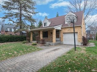 321 Wisteria Dr, Oakwood, OH 45419