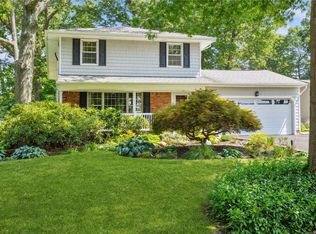 17 Pimlico Dr, Commack, NY 11725