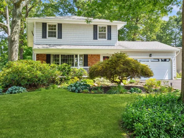 17 Pimlico Drive, Commack, NY 11725