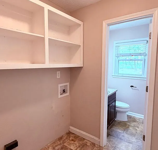 4431 Donegal Cir — Photo 15