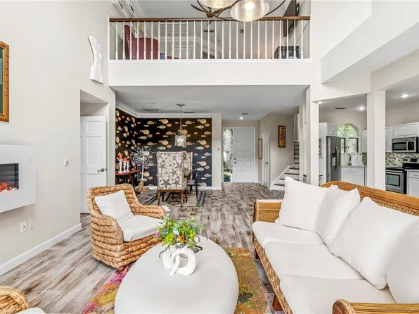 220 S Peppertree Dr, Vero Beach, FL 32963