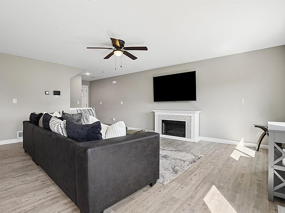 4th image of 813 Grindstone Cir