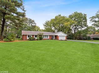 21 Lagoon Dr, Hawthorn Woods, IL
