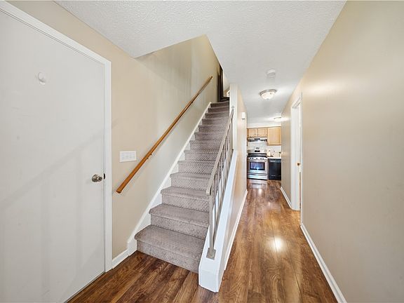4th image of 320 Lenora Ln