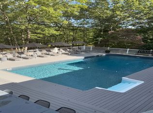 30 Squires Blvd, Hampton Bays, NY 11946