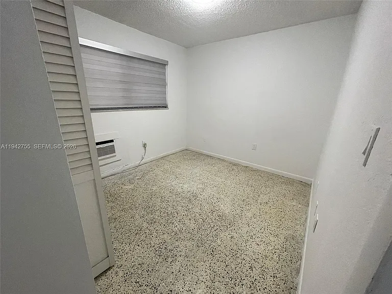 142 SW 18th Ave #19 — Photo 21