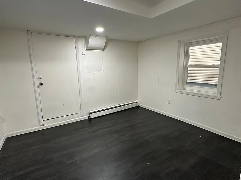 402 N 3rd St #1F — Photo 2