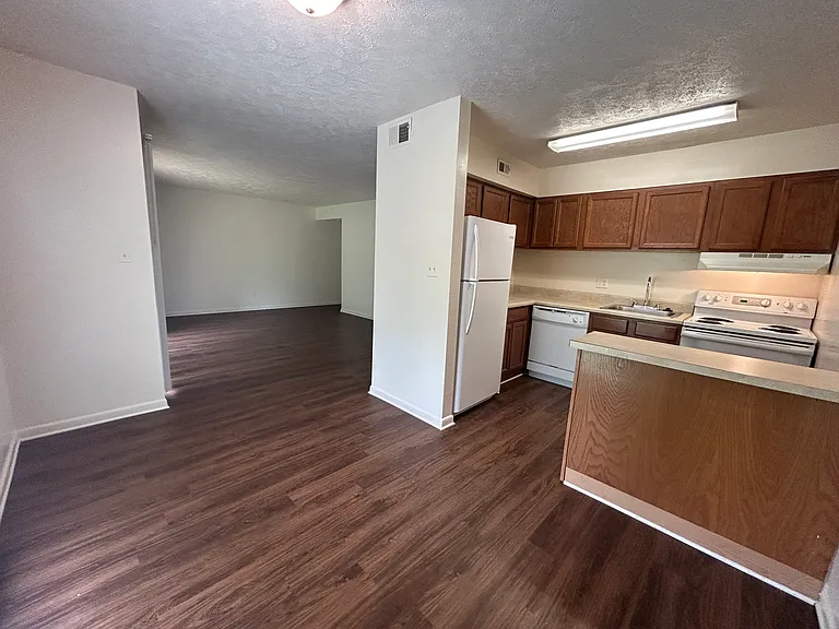 Huntingwood Apartments — Photo 36