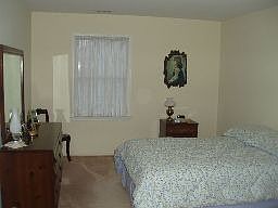 Bedroom w/walk in closet