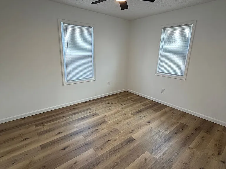 405 E Cowing Dr — Photo 15