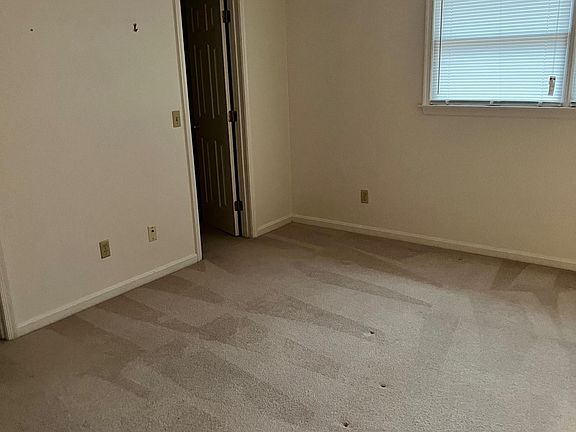 5th image of 818 Berne Ct