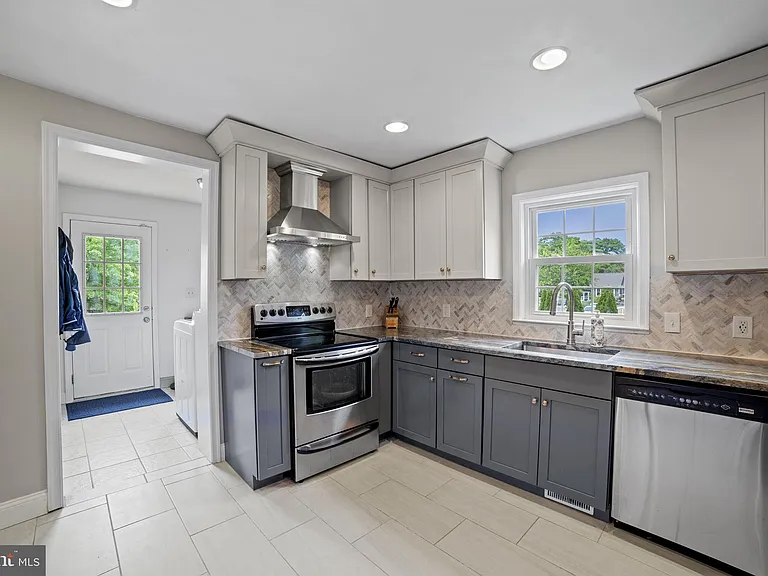 705 Dranesville Rd — Photo 11