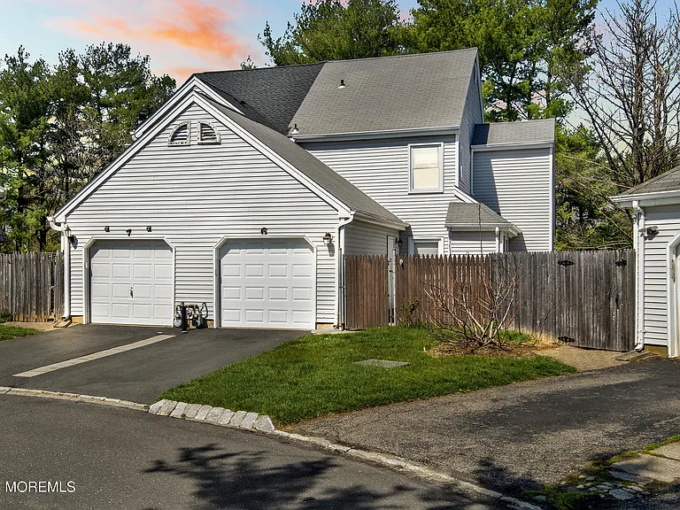 6 Stowe Ct — Photo 2