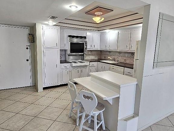 3rd image of 18041 Biscayne Blvd APT 203