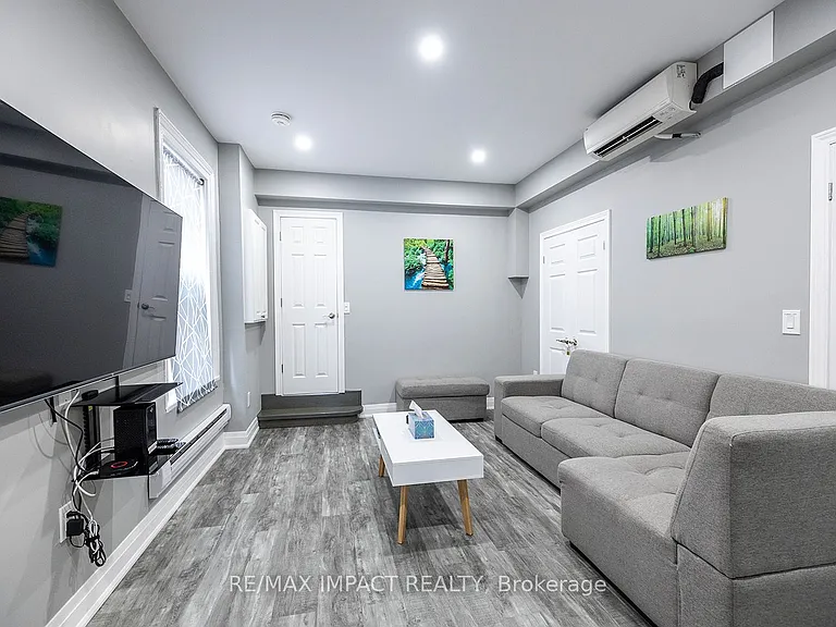 43.5 King St E — Photo 2