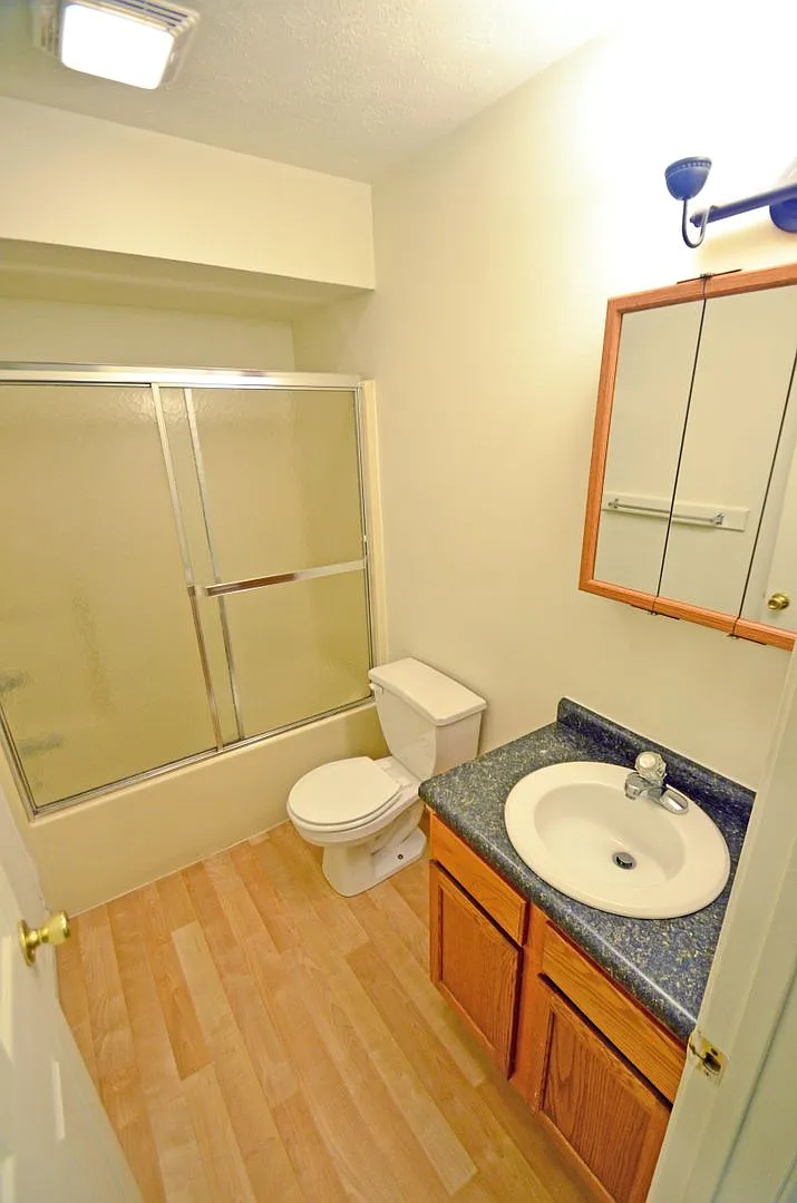 3 story, 3.5 bedroom! — Photo 3
