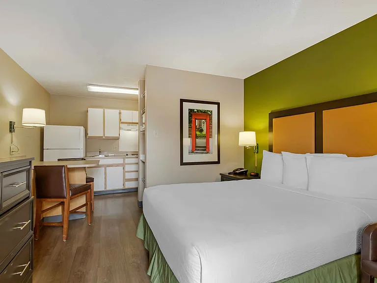Studio Suite - 1 Queen Bed