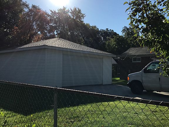4th image of 746 W Parker Ave