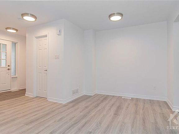 5th image of 313 Stoneway Dr