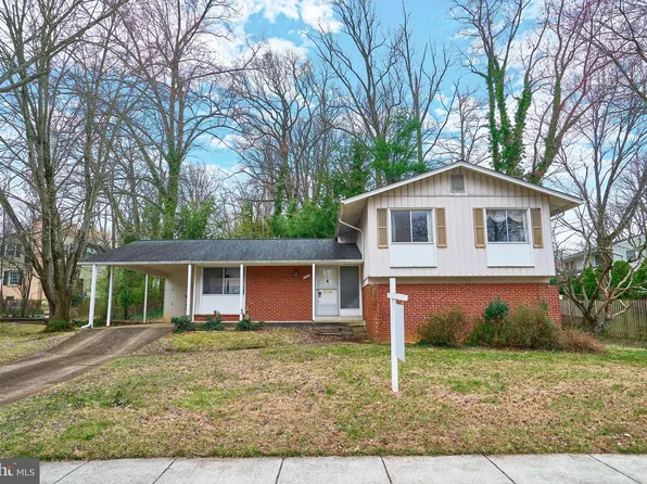 10121 Scout Dr, Fairfax, VA 22030