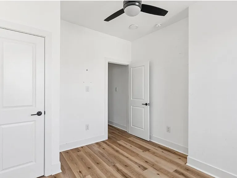 5521 Media St — Photo 15
