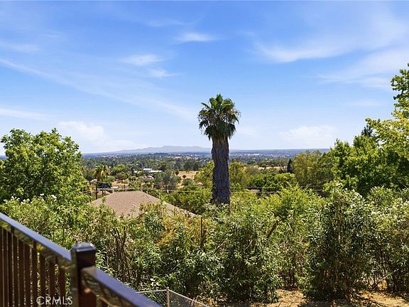 4th image of 10 Serra Monte Dr