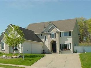 8080 Stone Creek Dr, Chanhassen, MN 55317