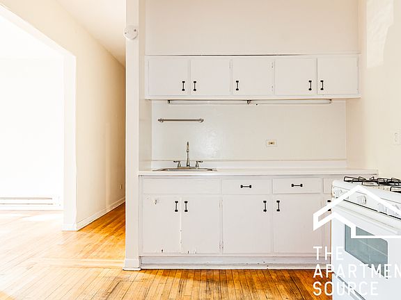 4th image of 923 W Waveland Ave APT 1D