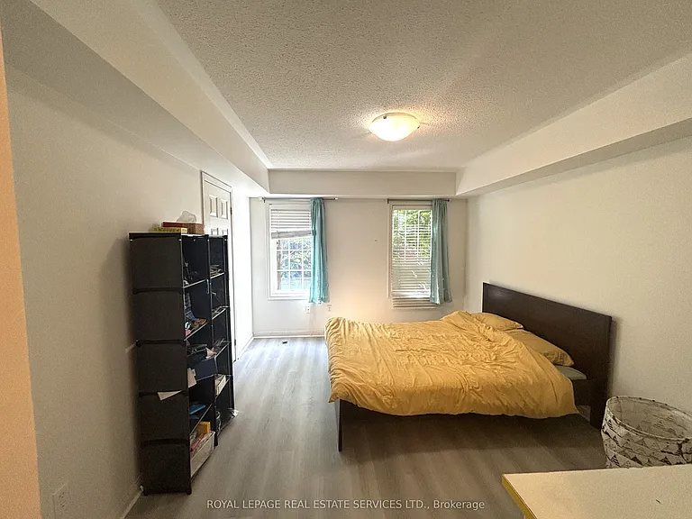 764 Neighbourhood Cir #4 — Photo 16