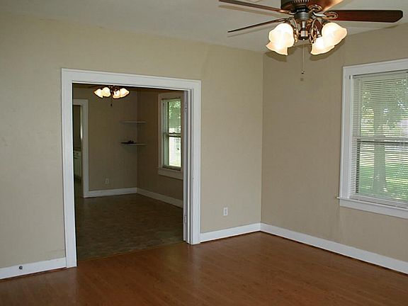 Large Living Room (16x13)