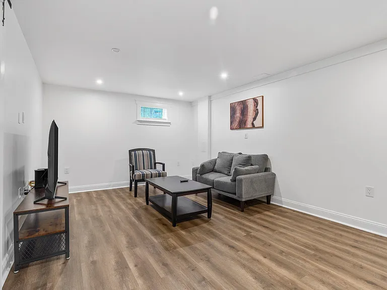 803 Matthews Dr — Photo 34