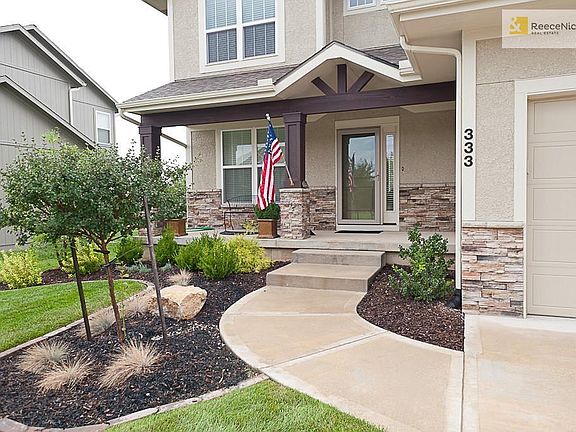 2nd image of 333 SE Golden Ln